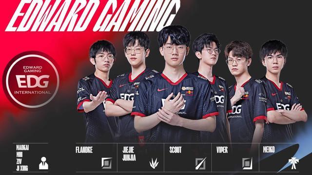 队在激烈的 队在激烈的