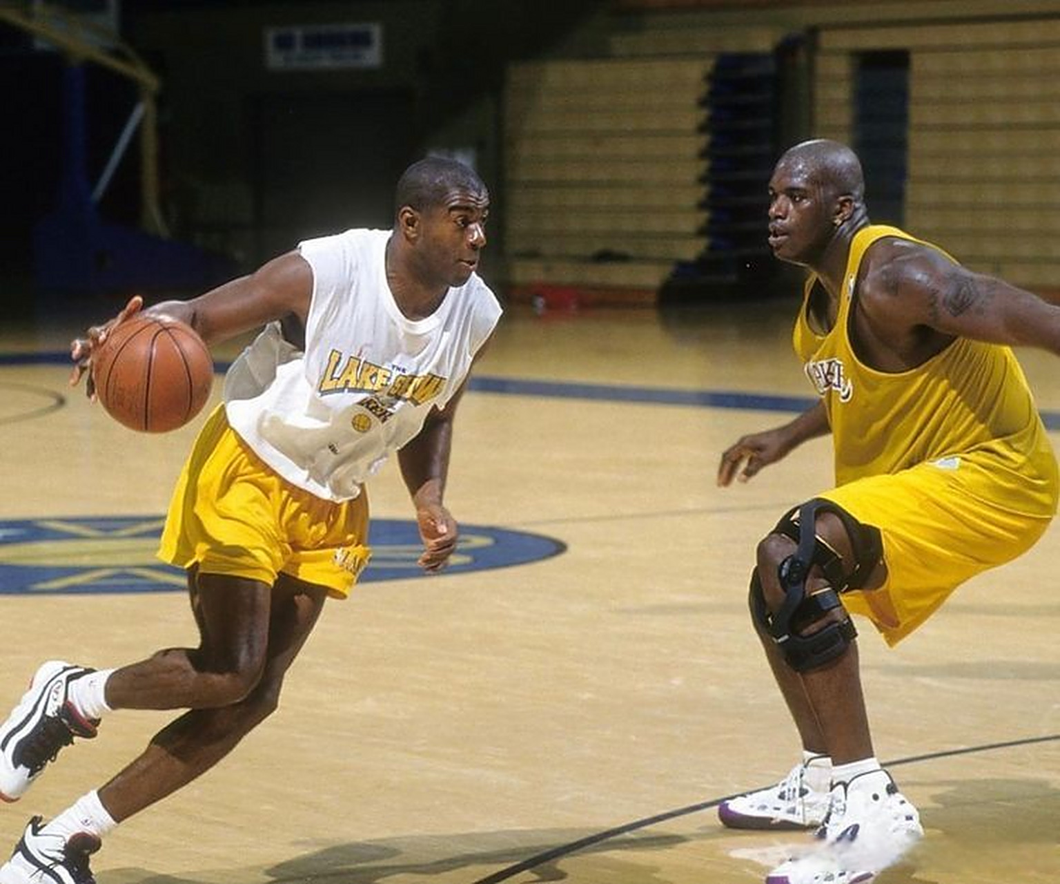 法国队戴着“人脸泳帽”出场 网民：有点诡异