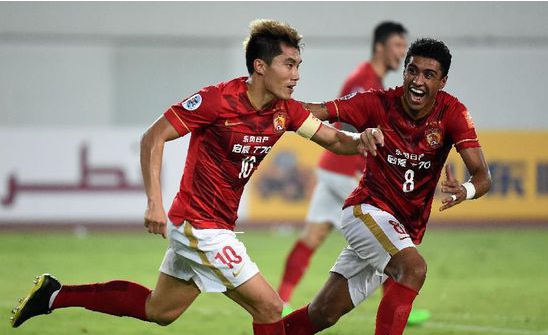 在他的表演 在他的表演